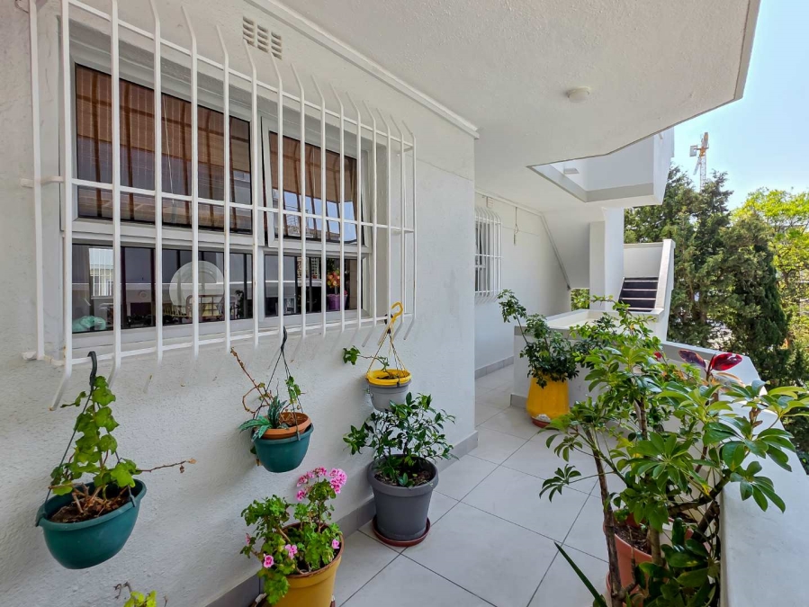 2 Bedroom Property for Sale in Sea Point Western Cape